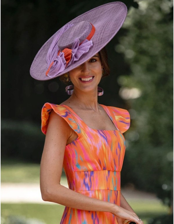 Pamela de sinamay malva con detalles naranja