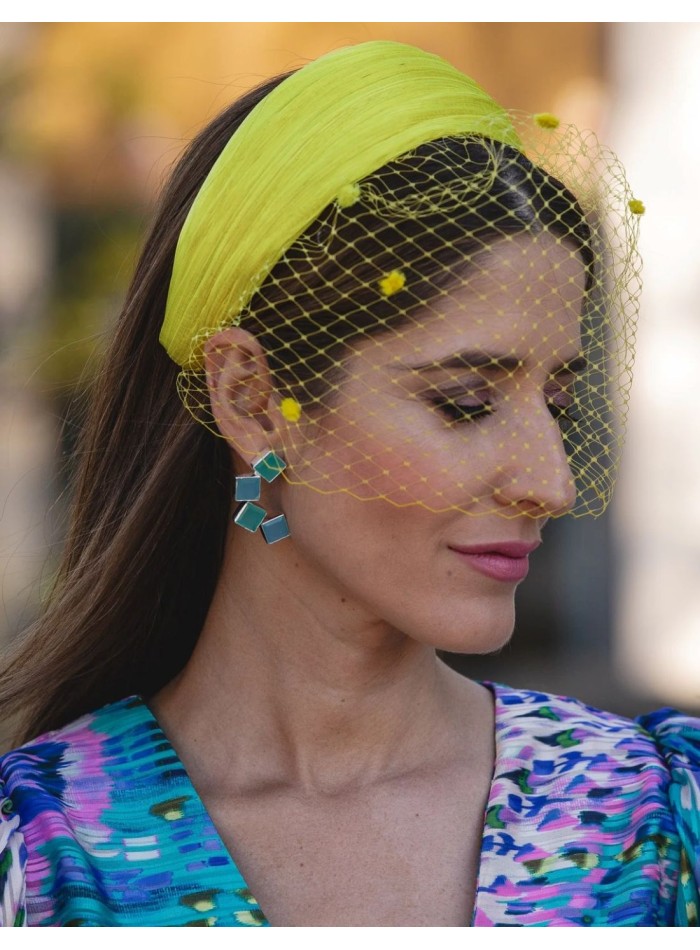 Bandeau d'invité en sinamay de soie jaune