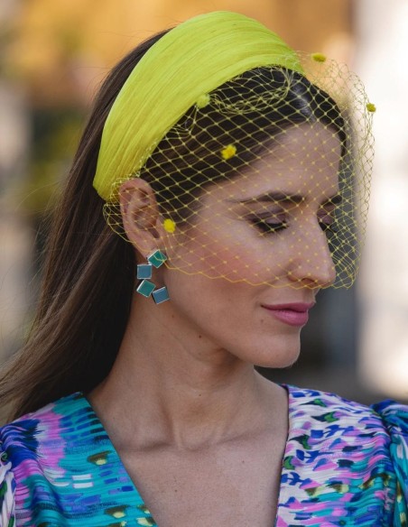 Bandeau d'invité en sinamay de soie jaune