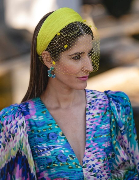 Bandeau d'invité en sinamay de soie jaune