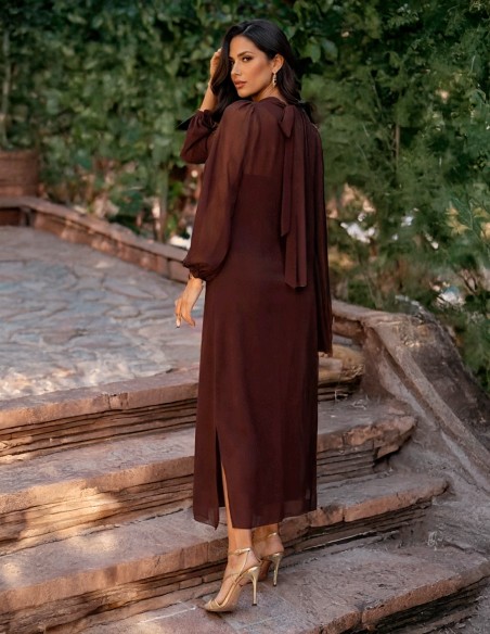 Robe d'invité midi avec manches en mousseline de soie