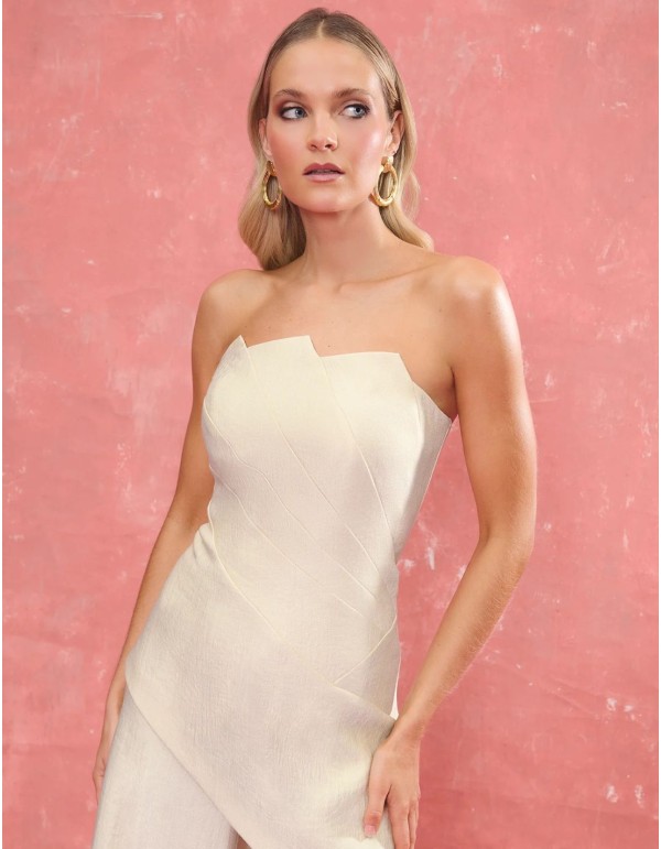 Top palabra de honor con escote geométrico y bajo asimétrico