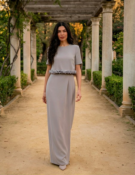 Vestido de fiesta de tirante ancho con sobrecamisa