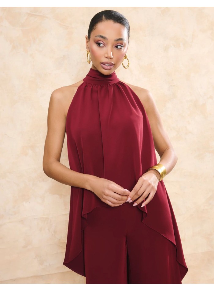 Top de invitada granate con cuello halter y...