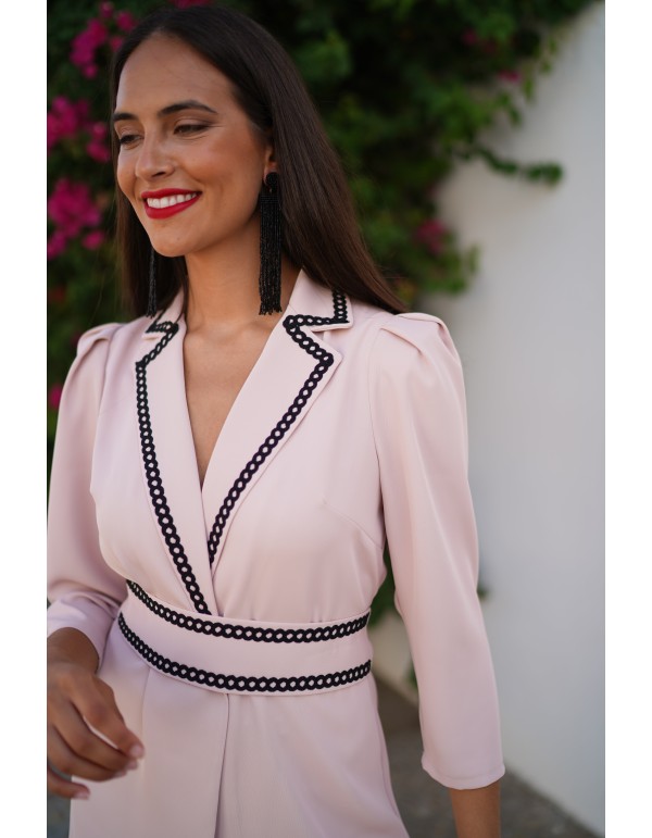 Conjunto de dos piezas con cinturón de lazada y bordados