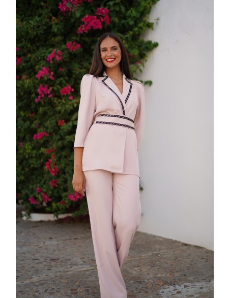 Ensemble deux pièces avec ceinture à lacets et décoration brodée