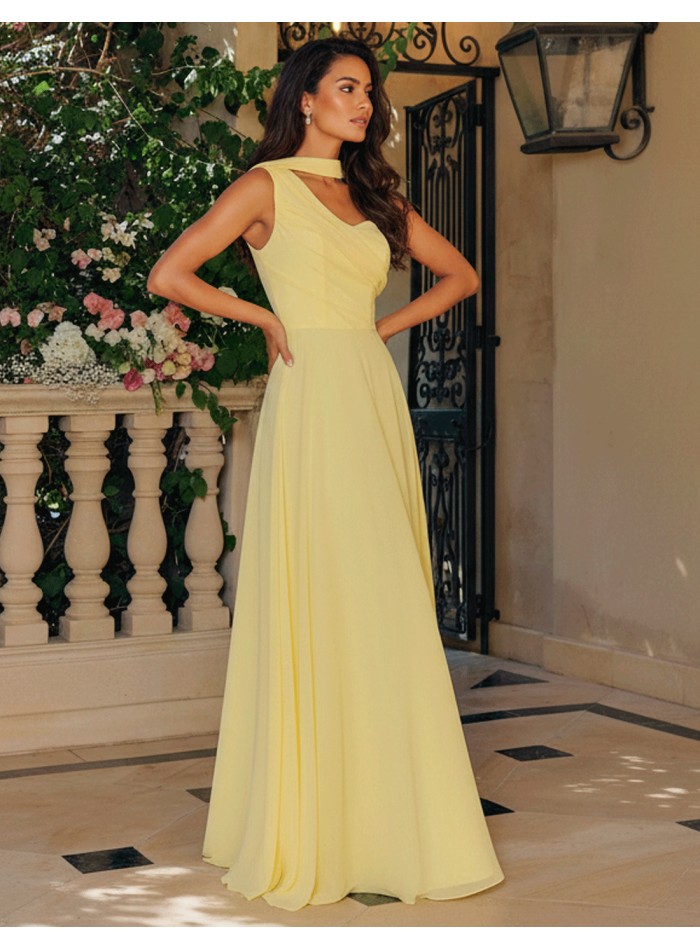 Vestido de fiesta largo amarillo pastel con escote asimétrico y manga capa para invitada especial