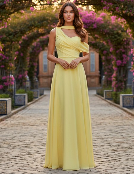Robe longue de fête jaune pastel avec encolure asymétrique et manches cape
