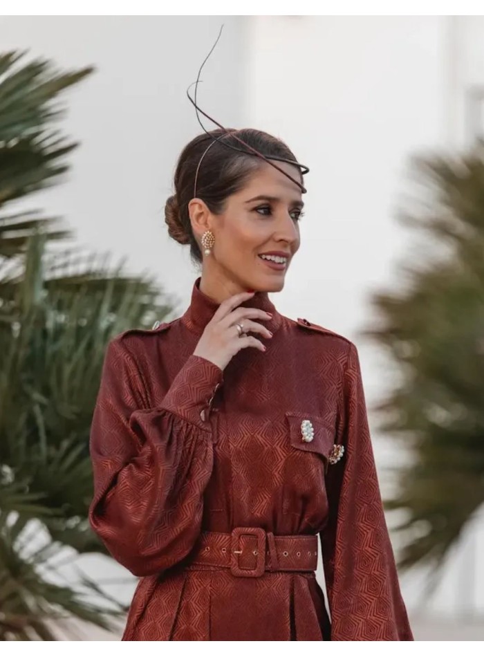 Minimalist headdress with wraparound rachis