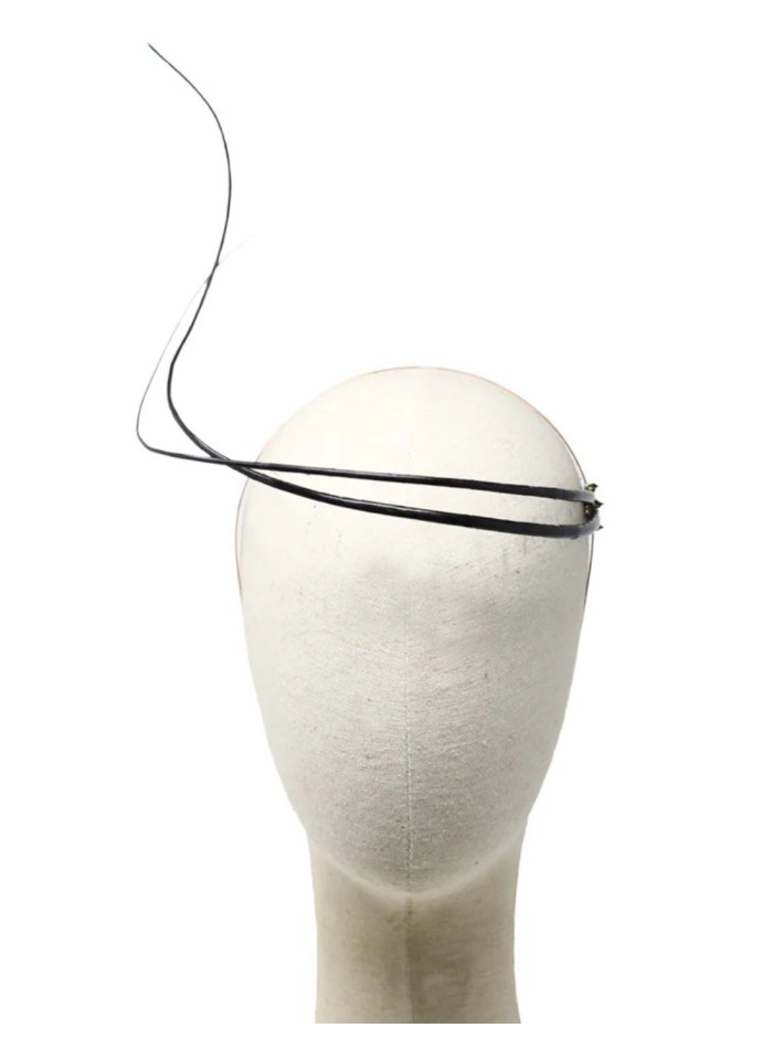 Minimalist headdress with wraparound rachis