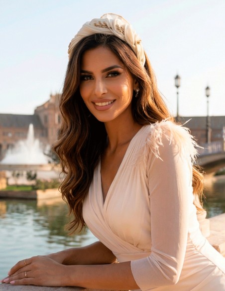 Bandeau à effet volanté en sinamay de soie