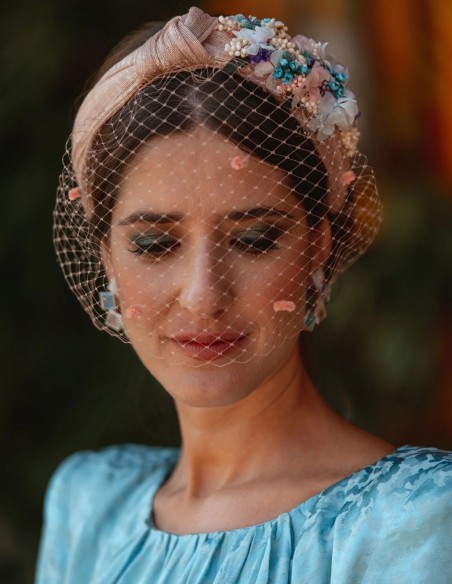 Diadema con velo en tono rosas  detalles en azul