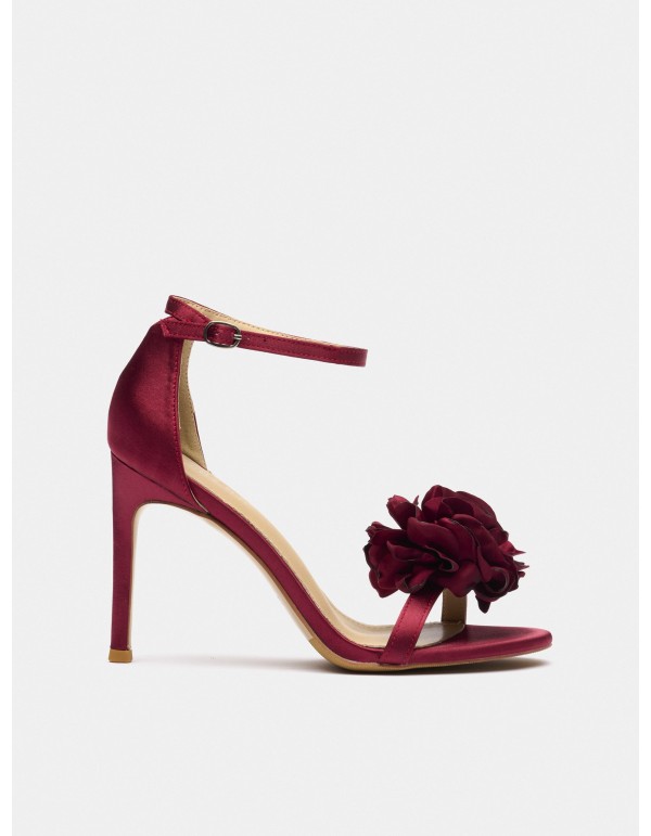 Clip-on shoe accessory with flower