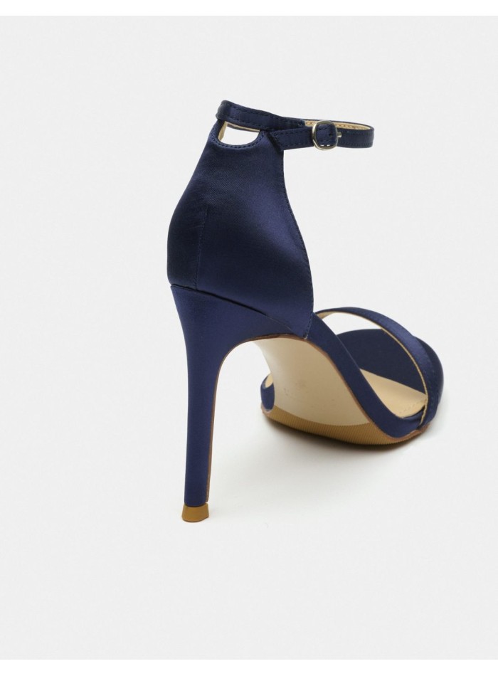 Sandalia de tacón con tejido satinado y hebilla