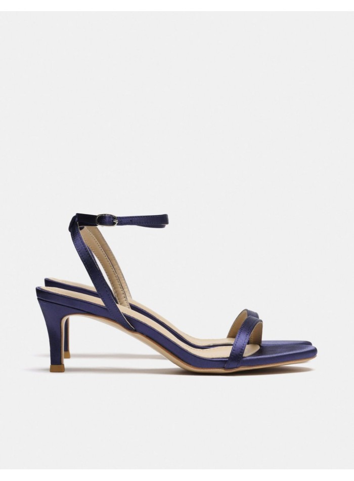 Low heel sandal with satin finish