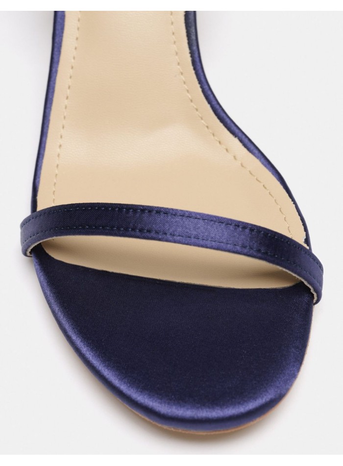 Low heel sandal with satin finish