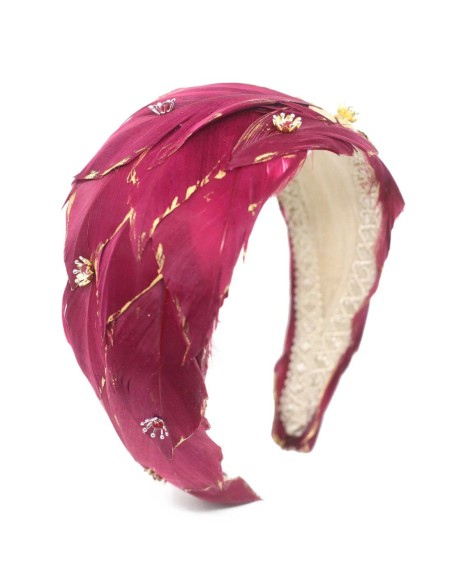 Bandeau d'invité avec plumes teintes et perles de verre