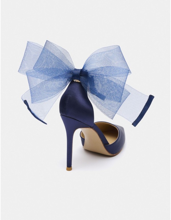 Clip-on shoe accessory with loop 2