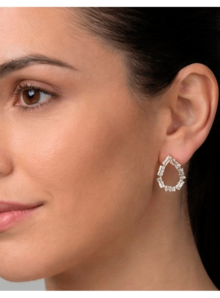Teardrop-shaped earrings with crystals