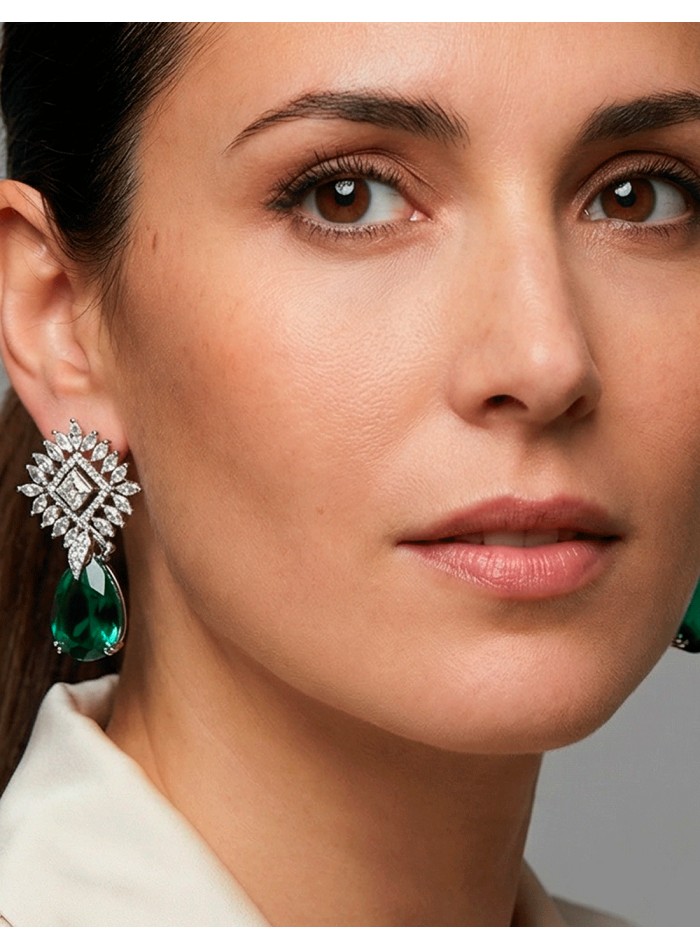 Handmade emerald green earrings with natural...