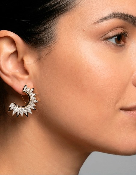 Boucles d'oreilles demi-lune artisanales avec cristaux naturels et émail noir invite