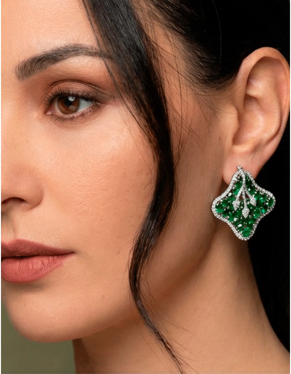 Boucles d'oreilles Fleur de Lotus avec pierres semi-précieuses en vert émeraude