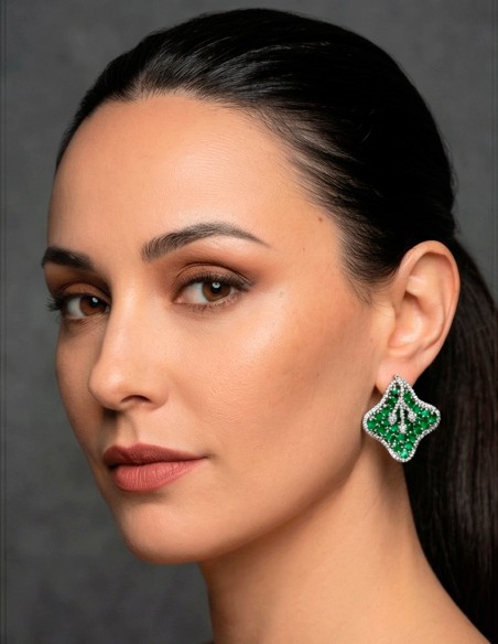 Boucles d'oreilles Fleur de Lotus avec pierres semi-précieuses en vert émeraude