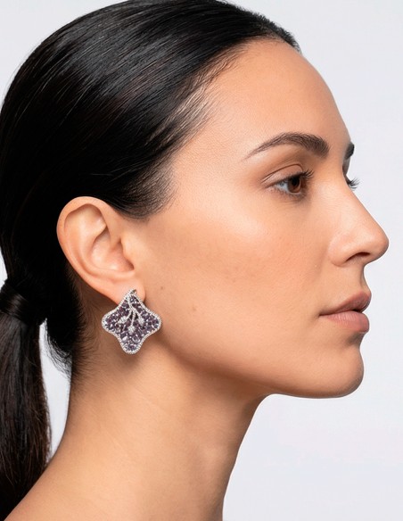 Pendientes lila para invitada boda