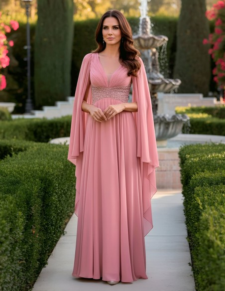 Robe d'invité longue et fluide en mousseline de soie avec manches cape