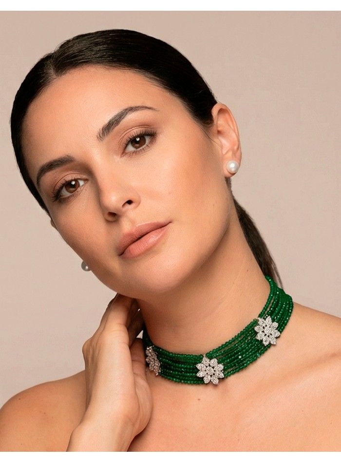 Tour de cou en strass vert fait main avec fleurs en cristal et métal