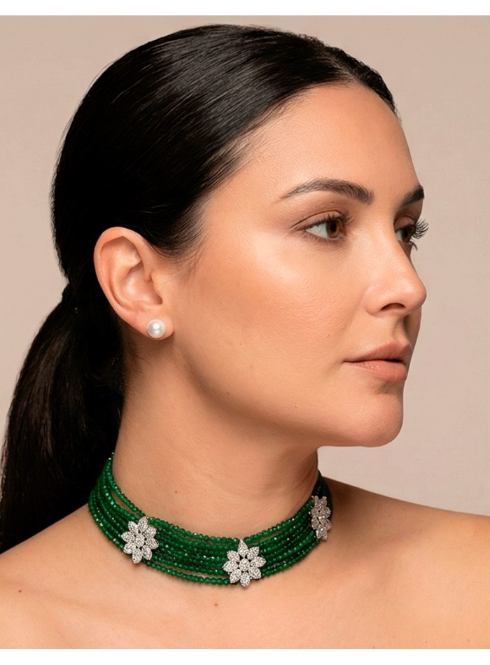 Choker Artesanal de Pedrería Verde con Flores de Cristal y Metal