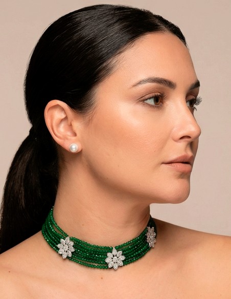 Choker Artesanal de Pedrería Verde con Flores de Cristal y Metal