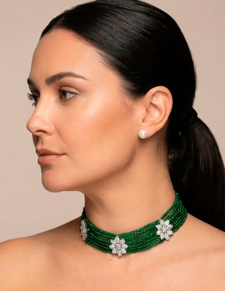 Choker Artesanal de Pedrería Verde con Flores de Cristal y Metal