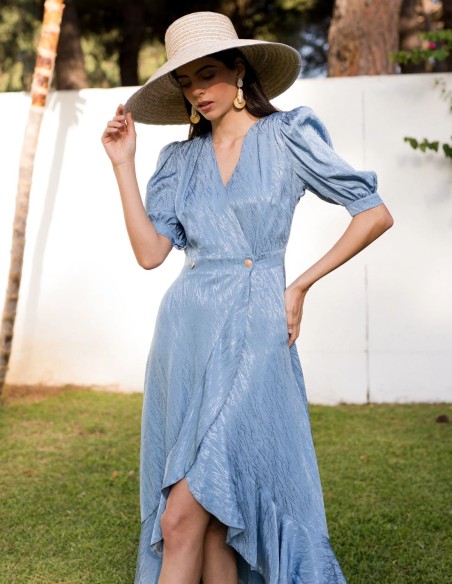 Vestido midi con caída fluida y bajo asimétrico azul