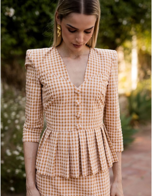 Brown vichy two-piece set with marked shoulder pads 2