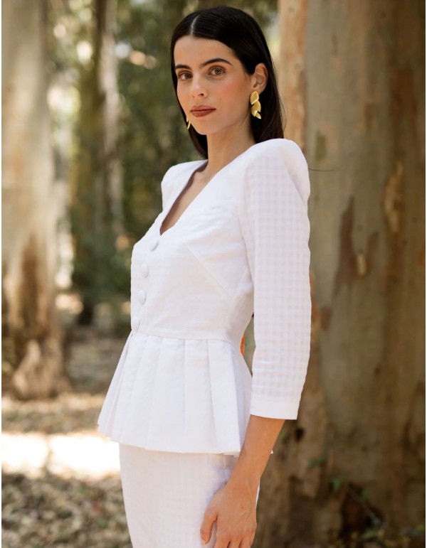 Two-piece white vichy set with marked shoulder pads 2