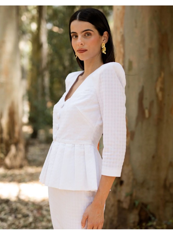 Two-piece white vichy set with marked shoulder...