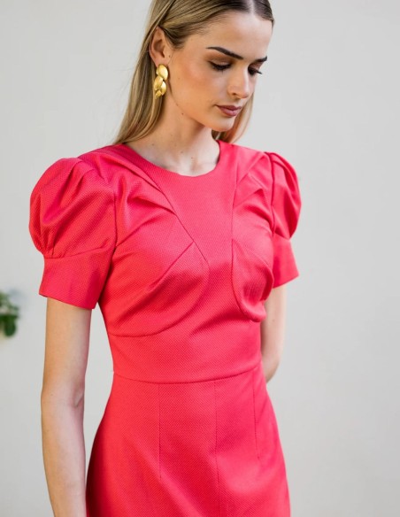 Vestido de invitada midi con mangas farol y cuello redondo