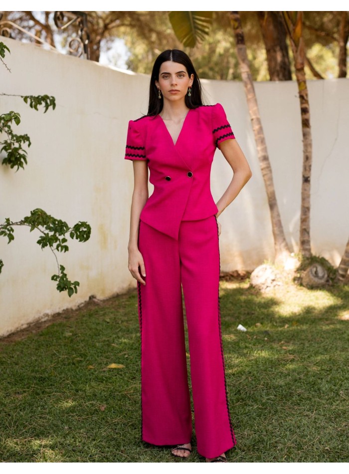 Ensemble deux pièces en lin rose avec détails...