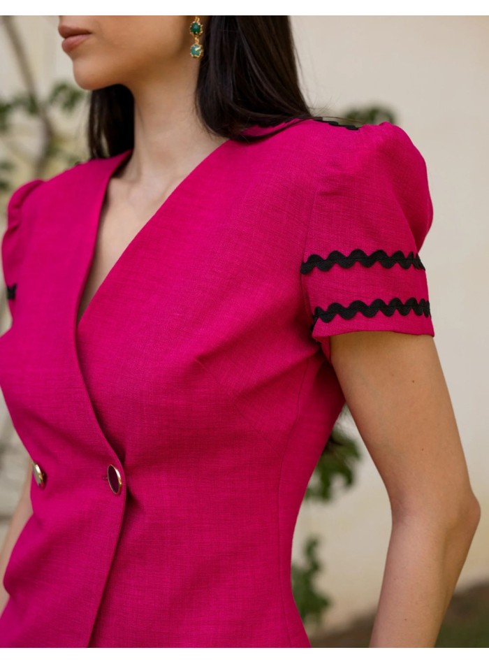 Pink linen two-piece set with black onduline...