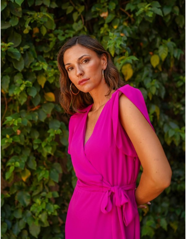 Vestido midi color buganvilla para invitada con escote en V 2