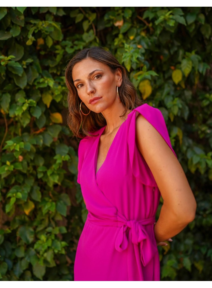 Vestido midi color buganvilla para invitada con...