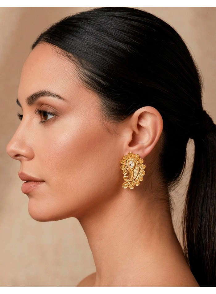 Pendientes en forma de hoja con circonita