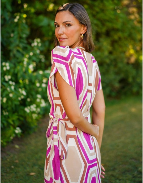 Robe d'invité midi à manches courtes en tissu imprimé 2