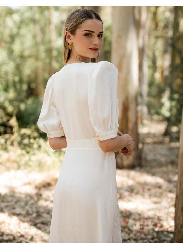 Vestido midi para mamá de comunión con escote en pico y botones dorados para primavera