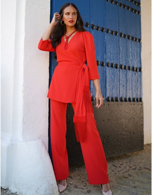 Ensemble deux pièces rouge composé d'un pantalon palazzo...