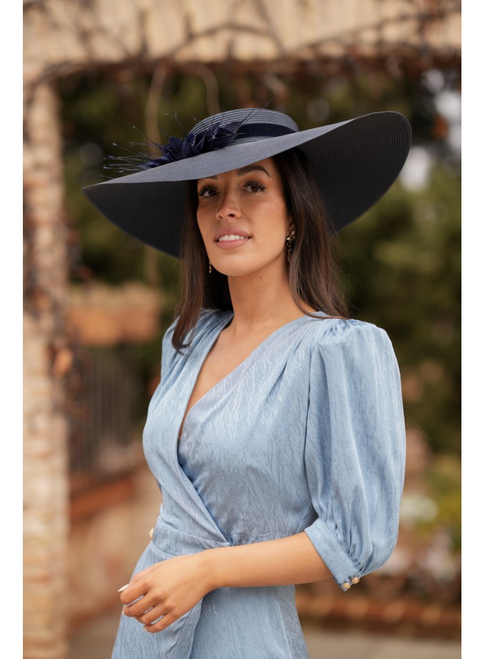 Midi dress with V-neckline and plunging fabric