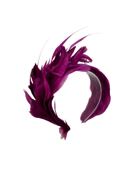 Diadema de invitada de plumas en color magenta
