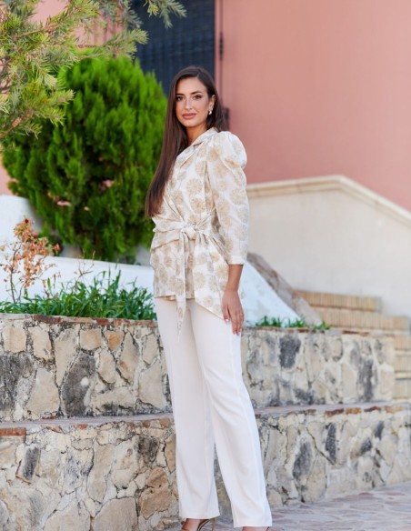 Two-piece set in off-white with gold details