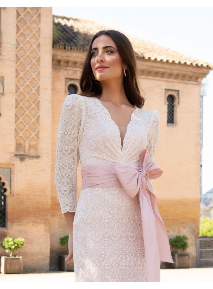 Robe midi blanc cassé avec dentelle et ceinture...